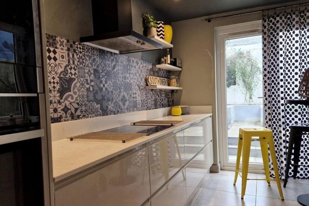 Stylish Townhouse 15 Mins To Laines & Seafront Villa Brighton Екстериор снимка