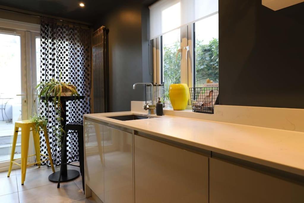 Stylish Townhouse 15 Mins To Laines & Seafront Villa Brighton Екстериор снимка